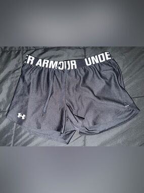 Women’s Medium Under Armour Black Dri Fit Shorts